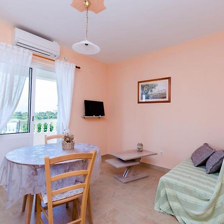 Apartments Marijana Banjol Bagian luar foto